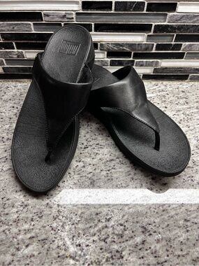 FitFlop Women's Black Leather Thong Sandals